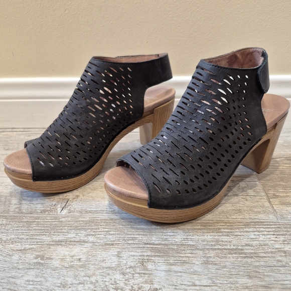 Dansko Danae Peeptoe Platform Sandal Black Laser Cut Leather Chunky Heel - Picture 1 of 16